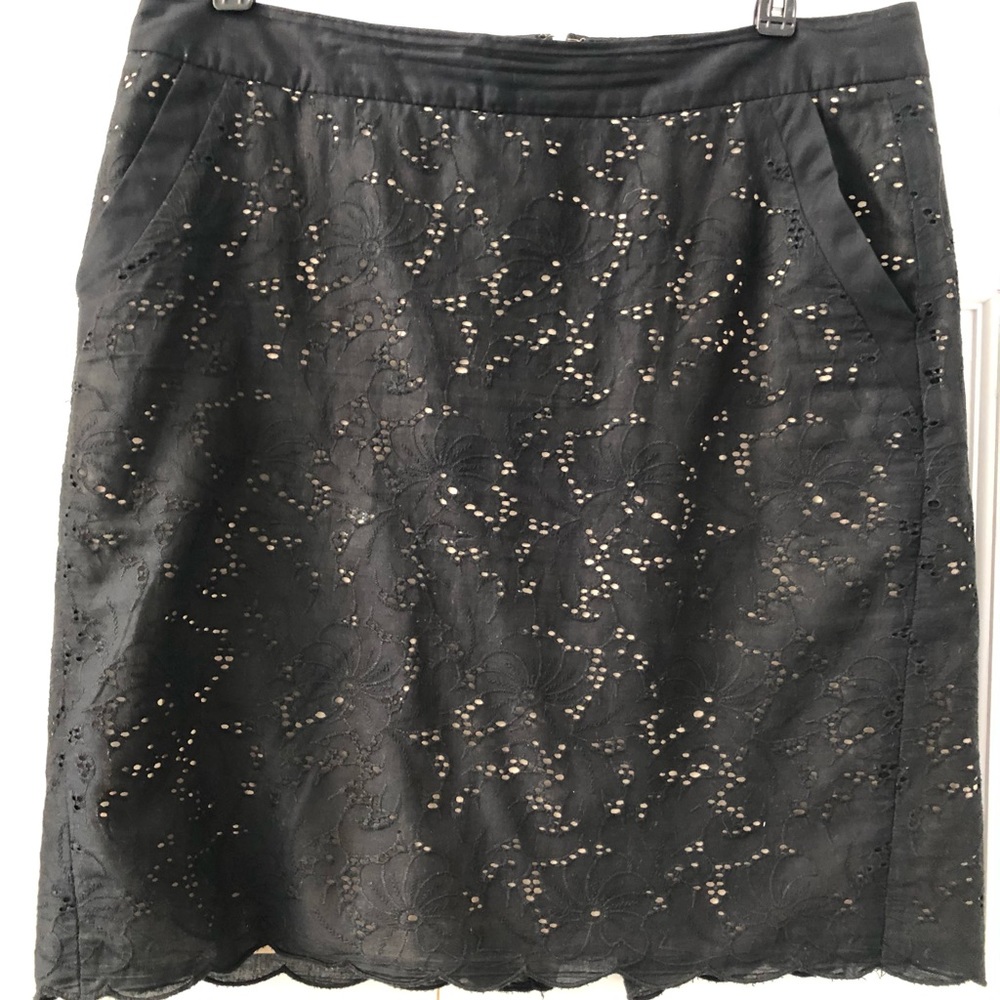 🌼 Ann Taylor LOFT Eyelet Skirt